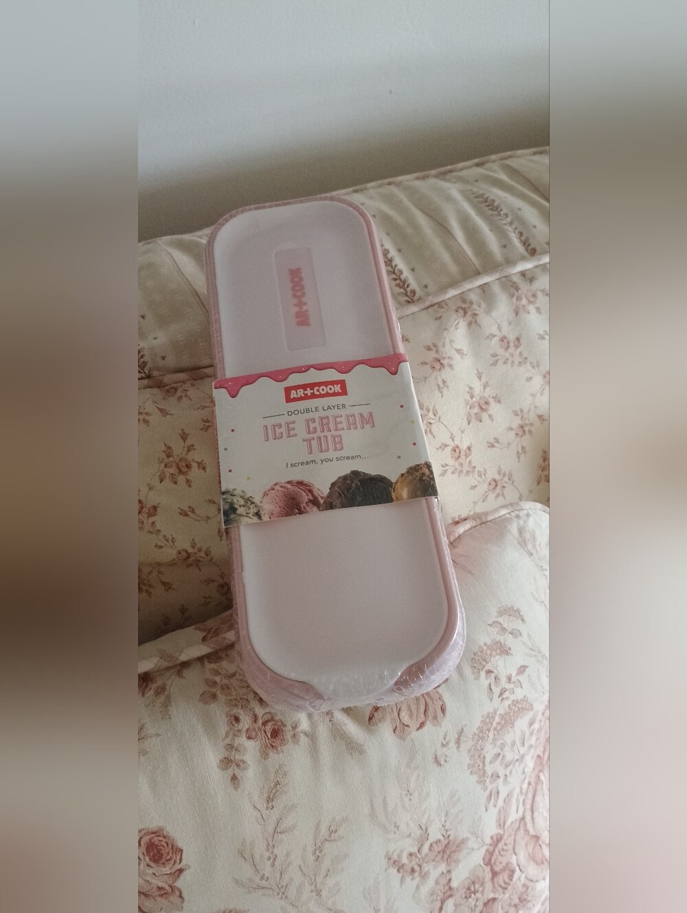 **FREE Ice Cream ornament - Pink and White Double Layer Ice Cream Tub